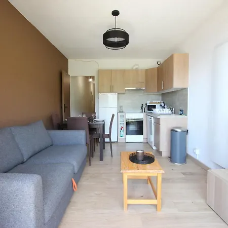 Recent T2 Lumineux Pour 6, Au Pied Des Pistes Avec Balcon Sud Et Parking, Chamrousse Recoin - Fr-1-340-161