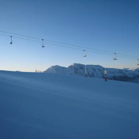Recent T2 Lumineux Pour 6, Au Pied Des Pistes Avec Balcon Sud Et Parking, Chamrousse Recoin - Fr-1-340-161 *