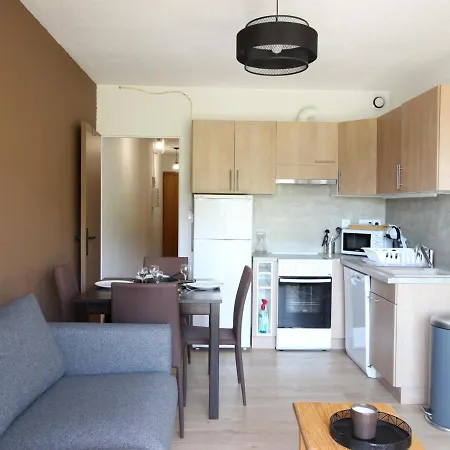 Apartment Recent T2 Lumineux Pour 6, Au Pied Des Pistes Avec Balcon Sud Et Parking, Chamrousse Recoin - Fr-1-340-161 *